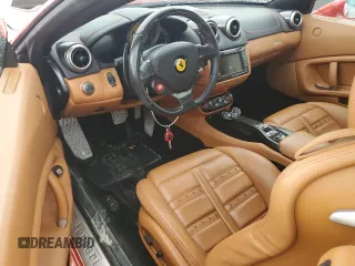 2014 Ferrari California z VIN ZFF65TJA9E0196713, wystawiony jako Copart lot #73682984 z przebiegiem Nie podano mil oraz Nie do naprawy. Historia ofert i sprzedaży dostępna na DreamBid. Obrazek 8.