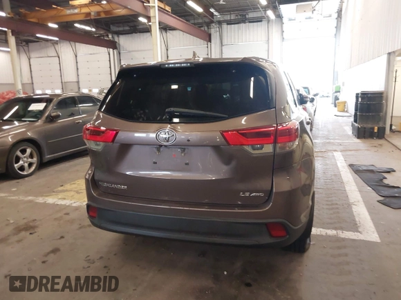 2018 Toyota Highlander LE with VIN 5TDBZRFH7JS492041, listed as a IAAI auction lot 41642278 with 90,019 mi miles and . Bid and sale history available at DreamBid. Image 17.
