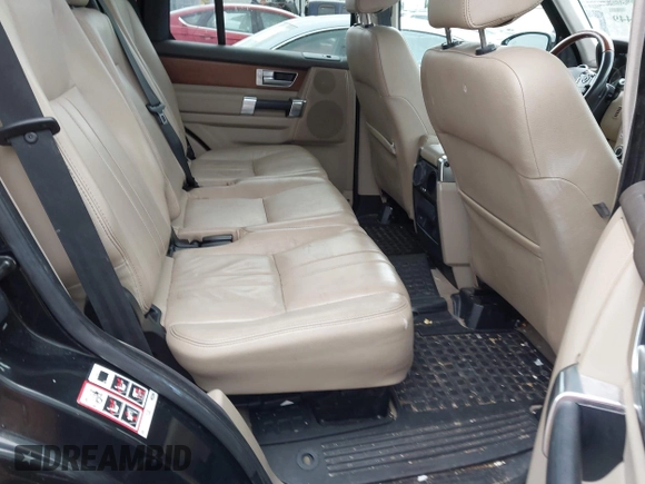 2016 Land Rover LR4 HSE z VIN SALAG2V62GA824572, wystawiony jako IAAI lot #42325449 z przebiegiem 76 180 mil mil oraz . Historia ofert i sprzedaży dostępna na DreamBid. Obrazek 8.