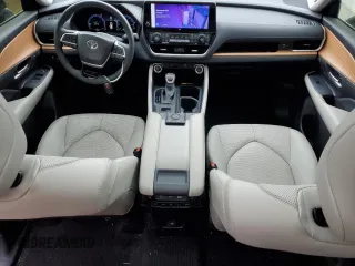 2024 Toyota Highlander XLE z VIN 5TDAAAB5XRS040998, wystawiony jako Copart lot #49960055 z przebiegiem 12 978 mil mil oraz Szkoda całkowita • Salvage title. Historia ofert i sprzedaży dostępna na DreamBid. Obrazek 8.