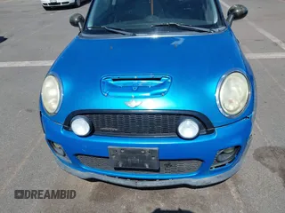 2008 MINI Hardtop S with VIN WMWMF73518TT86953, listed as a IAAI auction lot 42239292 with 107,513 mi miles and . Bid and sale history available at DreamBid. Image 6.