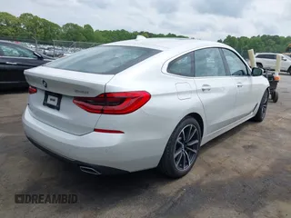 2019 BMW 6 Series 640i xDrive z VIN WBAJV6C56KBK09053, wystawiony jako IAAI lot #42108336 z przebiegiem 55 176 mil mil oraz . Historia ofert i sprzedaży dostępna na DreamBid. Obrazek 4.