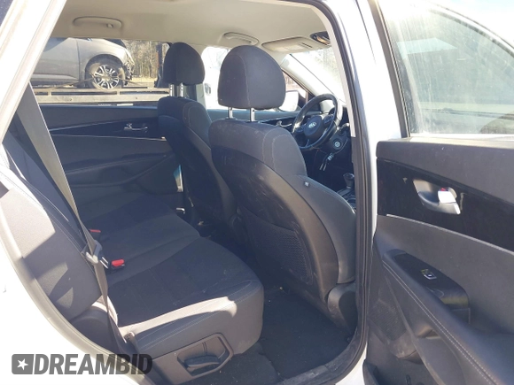 2018 Kia Sorento LX with VIN 5XYPG4A37JG351171, listed as a IAAI auction lot 41748189 with 85,000 mi miles. Bid and sale history available at carsss.com. Image 8.