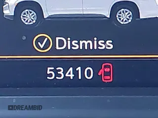 2023 Chevrolet Suburban LS z VIN 1GNSCBKD3PR457569, wystawiony jako IAAI lot #42225571 z przebiegiem 53 410 mil mil oraz . Historia ofert i sprzedaży dostępna na DreamBid. Obrazek 16.