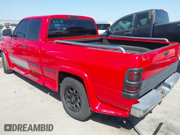 1999 Dodge 1500 z VIN 1B7HC13Z3XJ522717, wystawiony jako IAAI lot #41990467 z przebiegiem 146 472 mil mil oraz . Historia ofert i sprzedaży dostępna na DreamBid. Obrazek 3.
