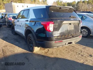 2022 Ford Police Interceptor Utility z VIN 1FM5K8AW6NNA11771, wystawiony jako IAAI lot #41888447 z przebiegiem 59 437 mil mil oraz . Historia ofert i sprzedaży dostępna na DreamBid. Obrazek 3.