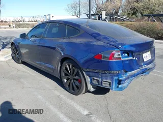2020 Tesla Model S Long Range с VIN 5YJSA1E26LF411172, выставлен на аукционе IAAI как лот 41318180 с пробегом 45 332 миль миль и . История ставок и продаж доступна на DreamBid. Изображение 3.