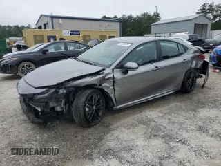 2025 Toyota Camry LE z VIN 4T1DAACK6SU526819, wystawiony jako Copart lot #58727395 z przebiegiem 7 423 mil mil oraz Czysty tytuł • Clean title. Historia ofert i sprzedaży dostępna na DreamBid. Obrazek 1.