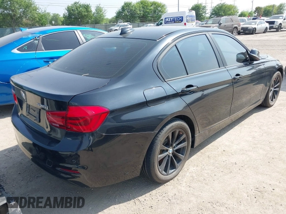 2016 BMW 3 Series 320i xDrive z VIN WBA8A3C51GK689115, wystawiony jako IAAI lot #41933558 z przebiegiem 69 625 mil mil oraz . Historia ofert i sprzedaży dostępna na DreamBid. Obrazek 4.