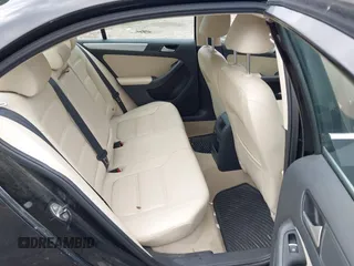 2014 Volkswagen Jetta SE с VIN 3VWD17AJ7EM370619, выставлен на аукционе IAAI как лот 42668263 с пробегом 102 336 миль миль и . История ставок и продаж доступна на DreamBid. Изображение 8.