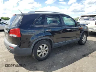 2013 Kia Sorento LX с VIN 5XYKT4A28DG421648, выставлен на аукционе Copart как лот 55887275 с пробегом 173 113 миль миль и Списание • Salvage title. История ставок и продаж доступна на DreamBid. Изображение 3.