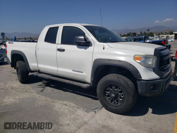 2014 Toyota Tundra SR z VIN 5TFUM5F10EX056473, wystawiony jako Copart lot #56758265 z przebiegiem 129 656 mil mil oraz Szkoda całkowita • Salvage title. Historia ofert i sprzedaży dostępna na DreamBid. Obrazek 4.