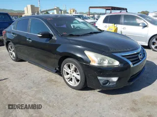 2013 Nissan Altima SV with VIN 1N4AL3APXDN468504, listed as a IAAI auction lot 42070943 with 189,106 mi miles and . Bid and sale history available at carsss.com. Image 1.