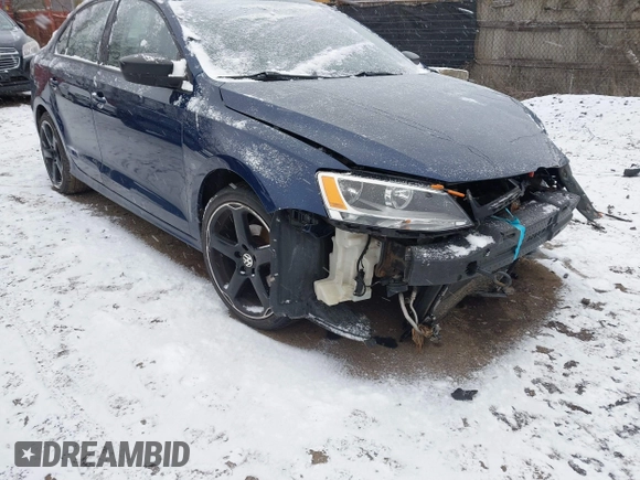 2014 Volkswagen Jetta S z VIN 3VW2K7AJXEM335027, wystawiony jako IAAI lot #41238282 z przebiegiem 157 568 mil mil oraz . Historia ofert i sprzedaży dostępna na DreamBid. Obrazek 14.