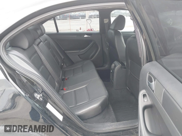 2014 Volkswagen Jetta SE z VIN 3VWD17AJ7EM388375, wystawiony jako IAAI lot #42144779 z przebiegiem 104 801 mil mil oraz . Historia ofert i sprzedaży dostępna na DreamBid. Obrazek 8.
