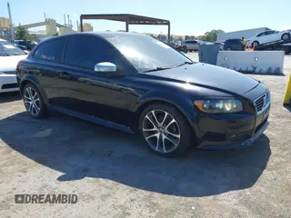 2009 Volvo C30 z VIN YV1MK672592147187, wystawiony jako IAAI lot #42250814 z przebiegiem 139 351 mil mil oraz . Historia ofert i sprzedaży dostępna na DreamBid. Obrazek 1.