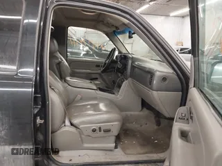 2004 Chevrolet Suburban Z71 with VIN 3GNFK16Z94G288951, listed as a IAAI auction lot 41697814 with 176,257 mi miles. Bid and sale history available at carsss.com. Image 5.