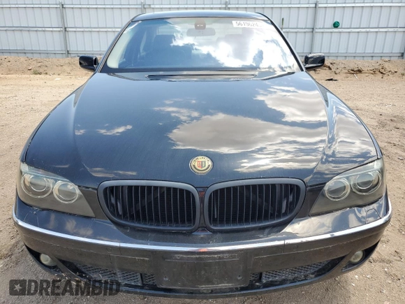 2007 BMW 7 Series 750i z VIN WBAHL83567DT08922, wystawiony jako Copart lot #56196245 z przebiegiem 124 095 mil mil oraz Czysty tytuł • Clean title. Historia ofert i sprzedaży dostępna na DreamBid. Obrazek 5.