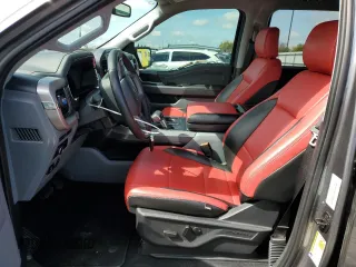 2023 Ford F-150 Lightning Pro z VIN 1FT6W1EV4PWG42053, wystawiony jako Copart lot #50003045 z przebiegiem 29 320 mil mil oraz Szkody całkowita. Historia ofert i sprzedaży dostępna na DreamBid. Obrazek 7.