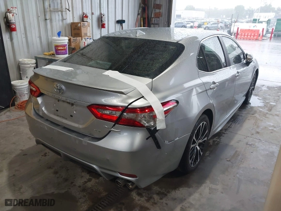 2018 Toyota Camry LE with VIN 4T1B11HK3JU113318, listed as a IAAI auction lot 41972881 with 76,420 mi miles. Bid and sale history available at carsss.com. Image 4.