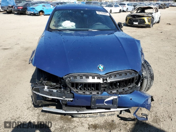 2022 BMW 3 Series 330i with VIN 3MW5R1J09N8C25348, listed as a Copart auction lot 52197805 with 29,370 mi miles and Salvage title. Bid and sale history available at DreamBid. Image 5.