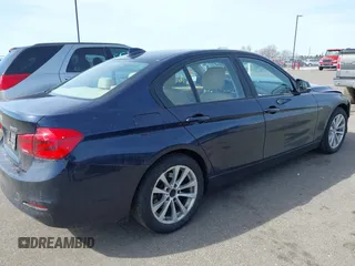 2016 BMW 3 Series 320i xDrive z VIN WBA8A3C50GK689560, wystawiony jako IAAI lot #41761594 z przebiegiem 86 453 mil mil oraz . Historia ofert i sprzedaży dostępna na DreamBid. Obrazek 4.