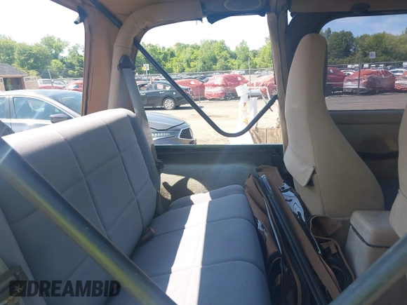 2000 Jeep Wrangler Sahara с VIN 1J4FA59S0YP748057, выставлен на аукционе IAAI как лот 42420342 с пробегом 195 963 миль миль и . История ставок и продаж доступна на DreamBid. Изображение 8.