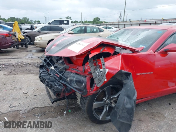 2010 Chevrolet Camaro 1LT z VIN 2G1FB1EV5A9104868, wystawiony jako IAAI lot #42206793 z przebiegiem 200 451 mil mil oraz . Historia ofert i sprzedaży dostępna na DreamBid. Obrazek 6.