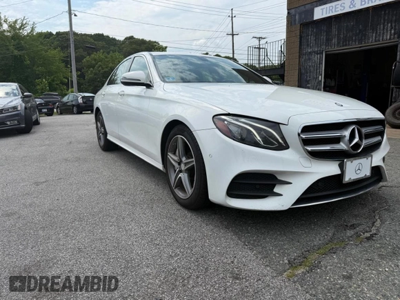 2017 Mercedes-Benz E 300 Luxury with VIN WDDZF4KB1HA058612, listed as a Copart auction lot 62069435 with 160,626 mi miles and Clean title. Bid and sale history available at DreamBid. Image 4.