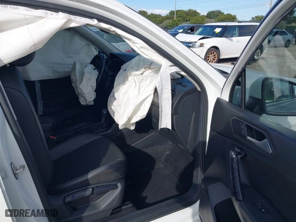 2019 Volkswagen Tiguan SE with VIN 3VV3B7AX9KM067418, listed as a IAAI auction lot 41434045 with 96,968 mi miles. Bid and sale history available at carsss.com. Image 5.