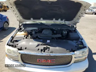 2004 GMC Yukon SLE with VIN 1GKEK13T54J168734, listed as a Copart auction lot 71235204 with 174,429 mi miles and Salvage Title. Bid and sale history available at carsss.com. Image 12.
