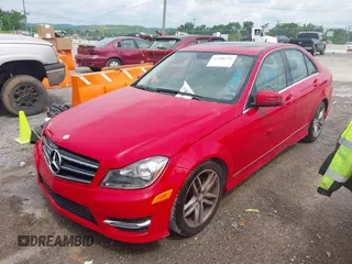 2014 Mercedes-Benz C 250 Sport z VIN WDDGF4HB9EA938841, wystawiony jako IAAI lot #42388729 z przebiegiem 182 422 mil mil oraz . Historia ofert i sprzedaży dostępna na DreamBid. Obrazek 21.