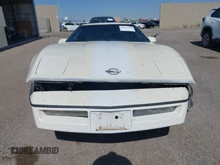 1984 Chevrolet Corvette z VIN 1G1AY0781E5110079, wystawiony jako IAAI lot #42416346 z przebiegiem 152 345 mil mil oraz . Historia ofert i sprzedaży dostępna na DreamBid. Obrazek 6.