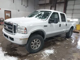 2006 Ford F-250 XL z VIN 1FTSW21556EC56627, wystawiony jako IAAI lot #41587563 z przebiegiem 201 723 mil mil oraz . Historia ofert i sprzedaży dostępna na DreamBid. Obrazek 17.