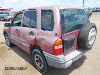 2000 Chevrolet Tracker with VIN 2CNBE13C7Y6956063, listed as a IAAI auction lot 42805919 with 176,684 mi miles and . Bid and sale history available at DreamBid. Image 3.