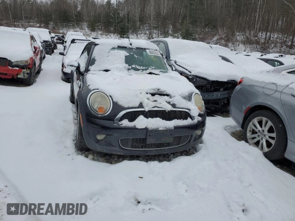 2010 MINI Convertible S с VIN WMWMS3C52ATY09453, выставлен на аукционе Copart как лот 88433535 с пробегом Не указан миль и На запчасти • Non repairable. История ставок и продаж доступна на DreamBid. Изображение 5.