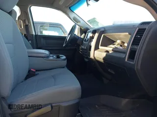 2018 Ram 1500 Tradesman z VIN 1C6RR7FT5JS186896, wystawiony jako IAAI lot #41645578 z przebiegiem 77 869 mil mil oraz . Historia ofert i sprzedaży dostępna na DreamBid. Obrazek 5.