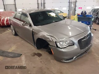 2018 Chrysler 300 Limited z VIN 2C3CCAEG1JH243463, wystawiony jako IAAI lot #41765691 z przebiegiem 58 212 mil mil oraz . Historia ofert i sprzedaży dostępna na DreamBid. Obrazek 1.