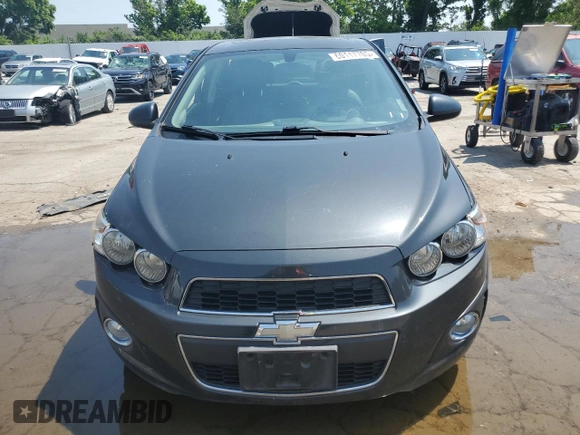 2014 Chevrolet Sonic LTZ z VIN 1G1JE6SB5E4241777, wystawiony jako Copart lot #60117705 z przebiegiem 139 287 mil mil oraz Czysty tytuł • Clean title. Historia ofert i sprzedaży dostępna na DreamBid. Obrazek 5.