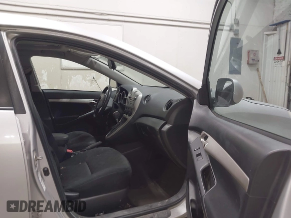 2009 Pontiac Vibe z VIN 5Y2SM67019Z416332, wystawiony jako IAAI lot #42169769 z przebiegiem 253 861 mil mil oraz . Historia ofert i sprzedaży dostępna na DreamBid. Obrazek 5.