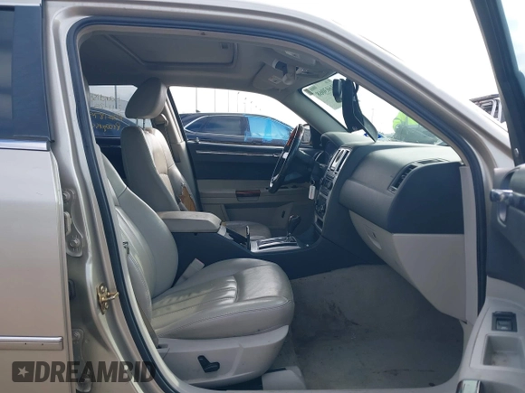 2006 Chrysler 300 C with VIN 2C3KA63HX6H487887, listed as a IAAI auction lot 41603068 with 133,169 mi miles. Bid and sale history available at carsss.com. Image 5.