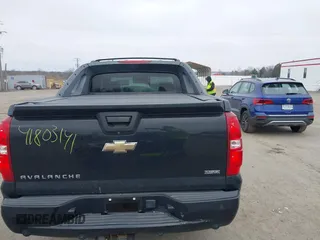 2008 Chevrolet Avalanche 3LT z VIN 3GNFK12338G174676, wystawiony jako IAAI lot #41803141 z przebiegiem 149 119 mil mil oraz . Historia ofert i sprzedaży dostępna na DreamBid. Obrazek 16.