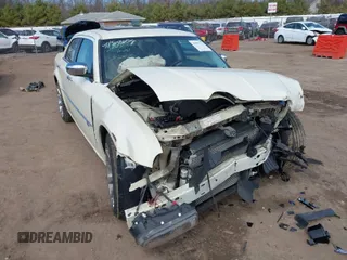 2008 Chrysler 300 C Hemi with VIN 2C3KA63HX8H260492, listed as a IAAI auction lot 41897779 with 0 mi miles. Bid and sale history available at carsss.com. Image 1.