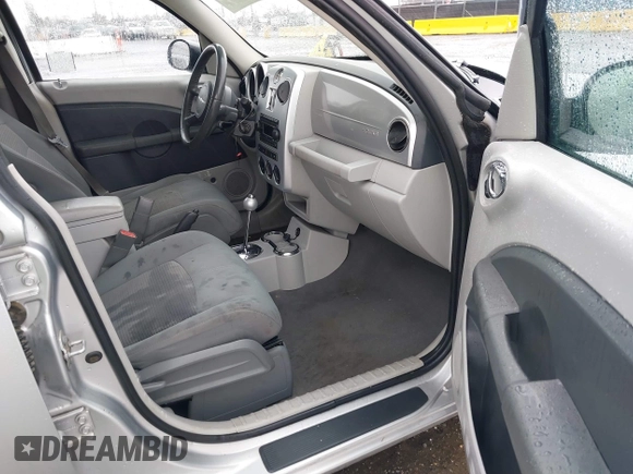 2010 Chrysler PT Cruiser z VIN 3A4GY5F92AT208700, wystawiony jako IAAI lot #41569302 z przebiegiem 134 536 mil mil oraz . Historia ofert i sprzedaży dostępna na DreamBid. Obrazek 5.
