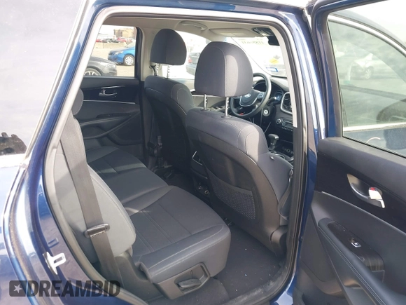 2019 Kia Sorento LX z VIN 5XYPG4A57KG477968, wystawiony jako IAAI lot #41886631 z przebiegiem 129 501 mil mil oraz . Historia ofert i sprzedaży dostępna na DreamBid. Obrazek 8.