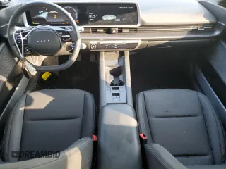 2023 Hyundai Ioniq 6 Preferred z VIN KMHM34AC6PA022030, wystawiony jako Copart lot #61695834 z przebiegiem 18 100 mil mil oraz Szkoda całkowita • Salvage title. Historia ofert i sprzedaży dostępna na DreamBid. Obrazek 8.