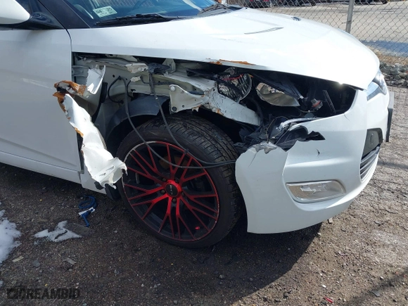 2015 Hyundai Veloster RE:FLEX with VIN KMHTC6AD9FU233378, listed as a IAAI auction lot 41428400 with 99,275 mi miles. Bid and sale history available at carsss.com. Image 6.