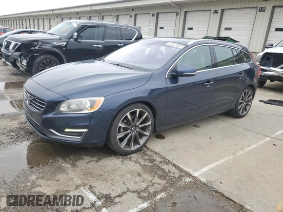 2015 Volvo V60 T5 Drive-E Premier Plus z VIN YV140MEC6F1213575, wystawiony jako Copart lot #52224865 z przebiegiem 78 702 mil mil oraz Szkoda całkowita • Salvage title. Historia ofert i sprzedaży dostępna na DreamBid. Obrazek 1.