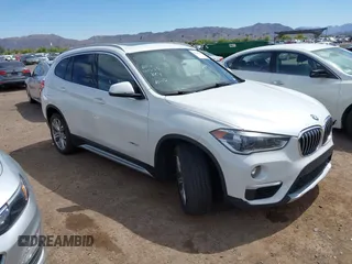 2018 BMW X1 xDrive28i z VIN WBXHT3C36J5K23216, wystawiony jako IAAI lot #42085202 z przebiegiem 123 017 mil mil oraz . Historia ofert i sprzedaży dostępna na DreamBid. Obrazek 1.