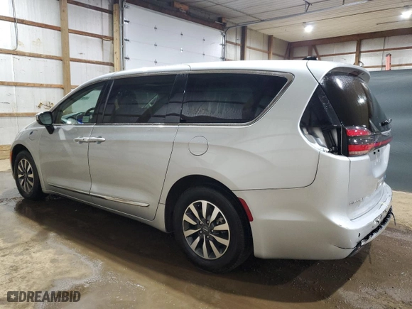 2023 Chrysler Pacifica Hybrid Limited with VIN 2C4RC1S70PR592370, listed as a Copart auction lot 47814885 with 31,876 mi miles and Salvage Title. Bid and sale history available at carsss.com. Image 2.